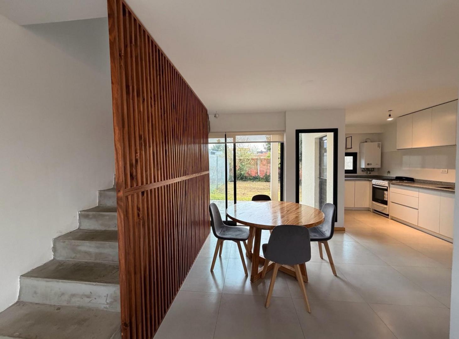 Foto de VENTA DUPLEX 3 AMBIENTES / PARQUE - Los Pinares, imagen 2