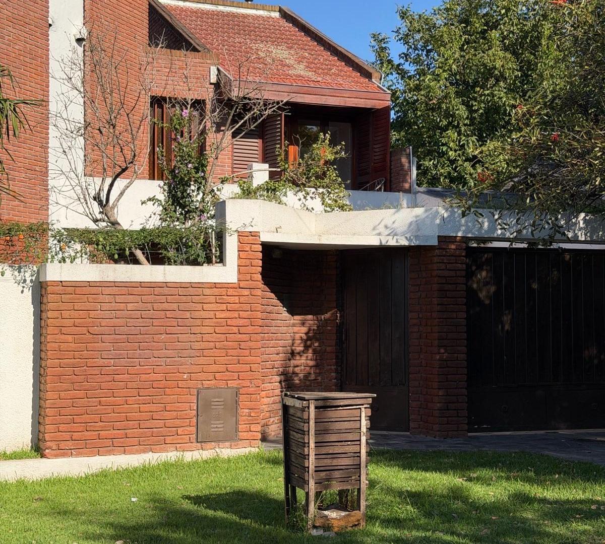 Foto de VENTA / Casa - Colinas Peralta Ramos, imagen 2