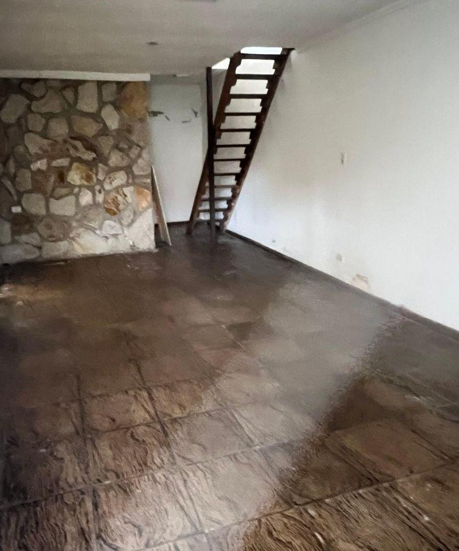 Foto de Casa en alquiler de 3 ambientes con cochera y parque zona San Carlos, imagen 1