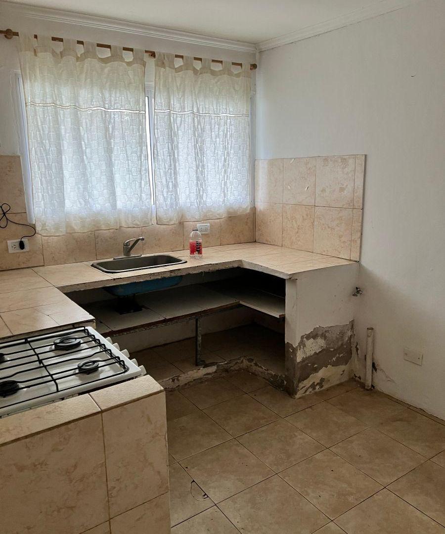 Foto de Casa en venta de 3 ambientes con cochera y parque zona San Carlos, imagen 5