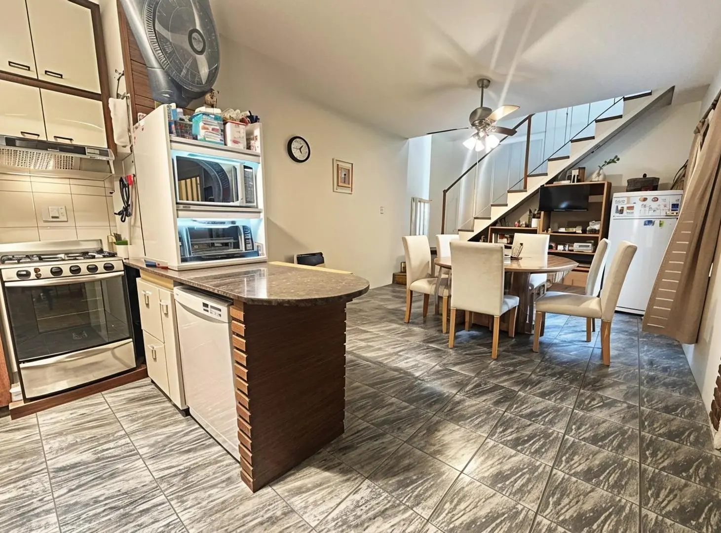 Venta PH 5 Ambientes con Patio, contrafrente en Villa Lynch! 3
