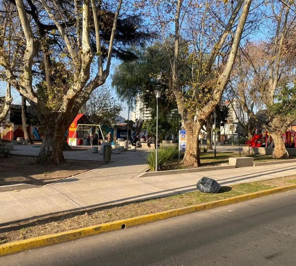 Terreno Doble Frente en Saenz Peña frente a Plaza Pastorino! 3