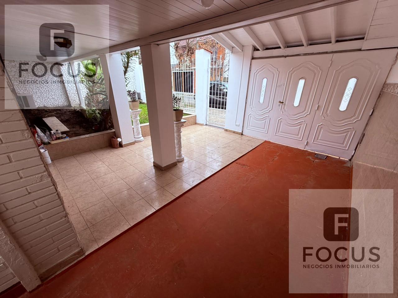 Foto de Casa Lote propio con garage patios y terraza en Villa Lynch!, imagen 2