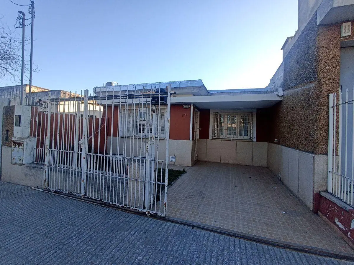 SE ALQUILA CASA 2 DORMTORIOS CON COCHERA EN JARDIN ESPINOSA- SANTA RITA 2