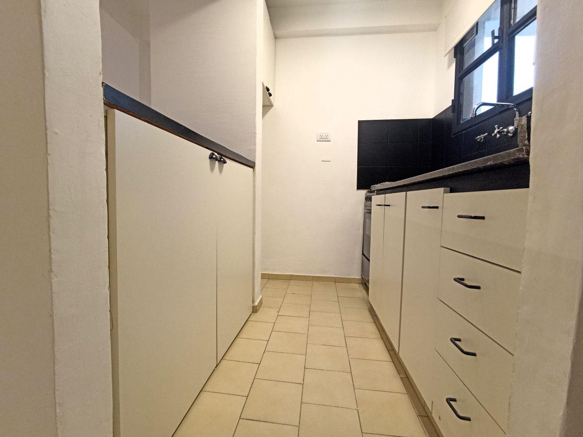 Foto de VENTA OPORTUNIDAD 1 DORM EN Bv. San Juan 900 piso alto, imagen 2