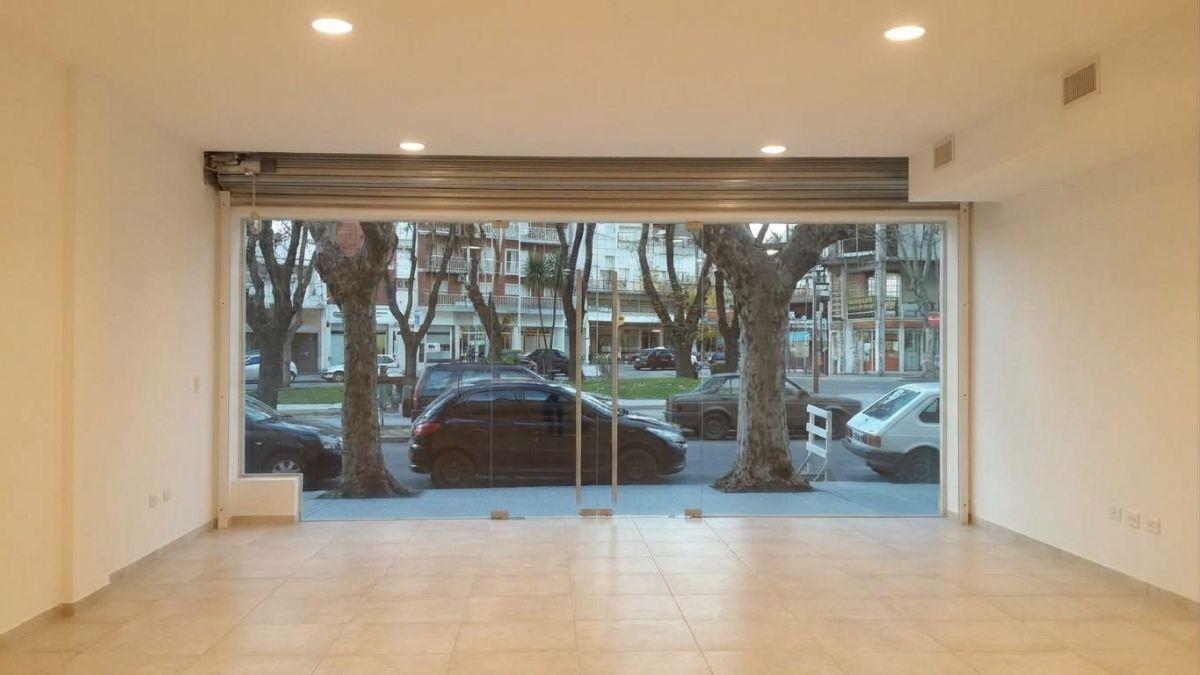 Foto de local comercial en alquiler a pasos de avenida independencia y av colon, imagen 1