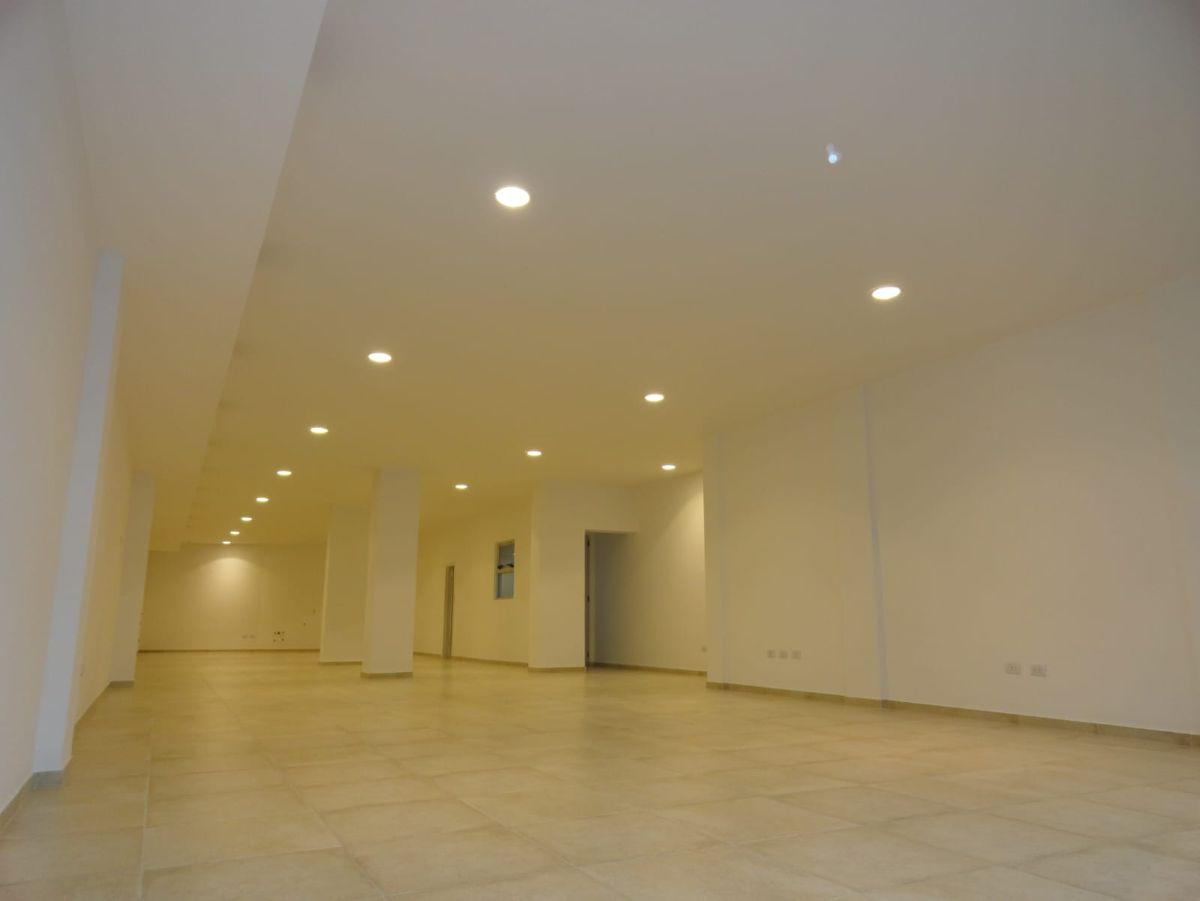 Foto de local comercial en alquiler a pasos de avenida independencia y av colon, imagen 2