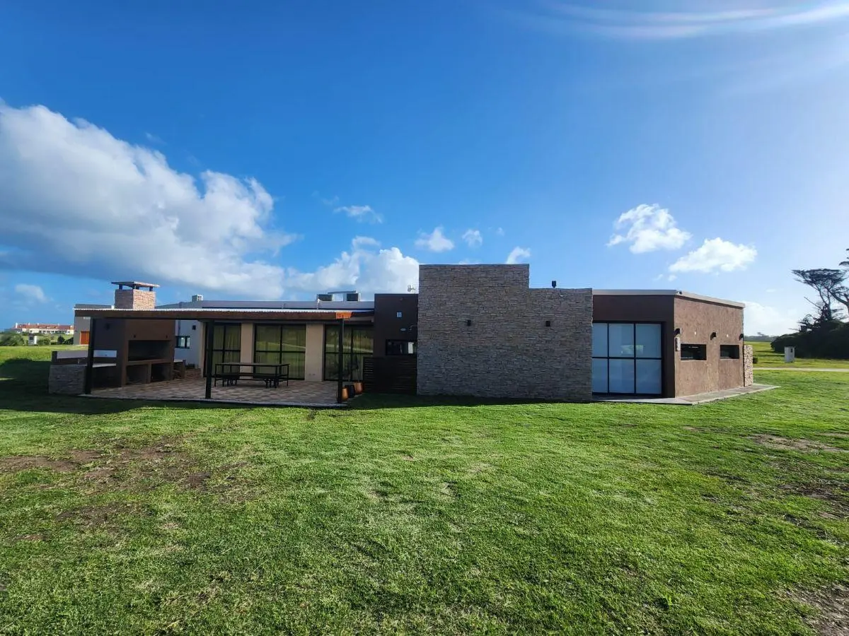 ALQUILER ANUAL CASA EN MIRAMAR LINKS 4