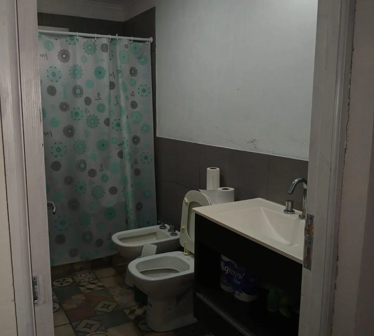 SE VENDE CASA CUATRO AMBIENTES MAS QUINCHO COMPLETO LOTE 1000MTS 5