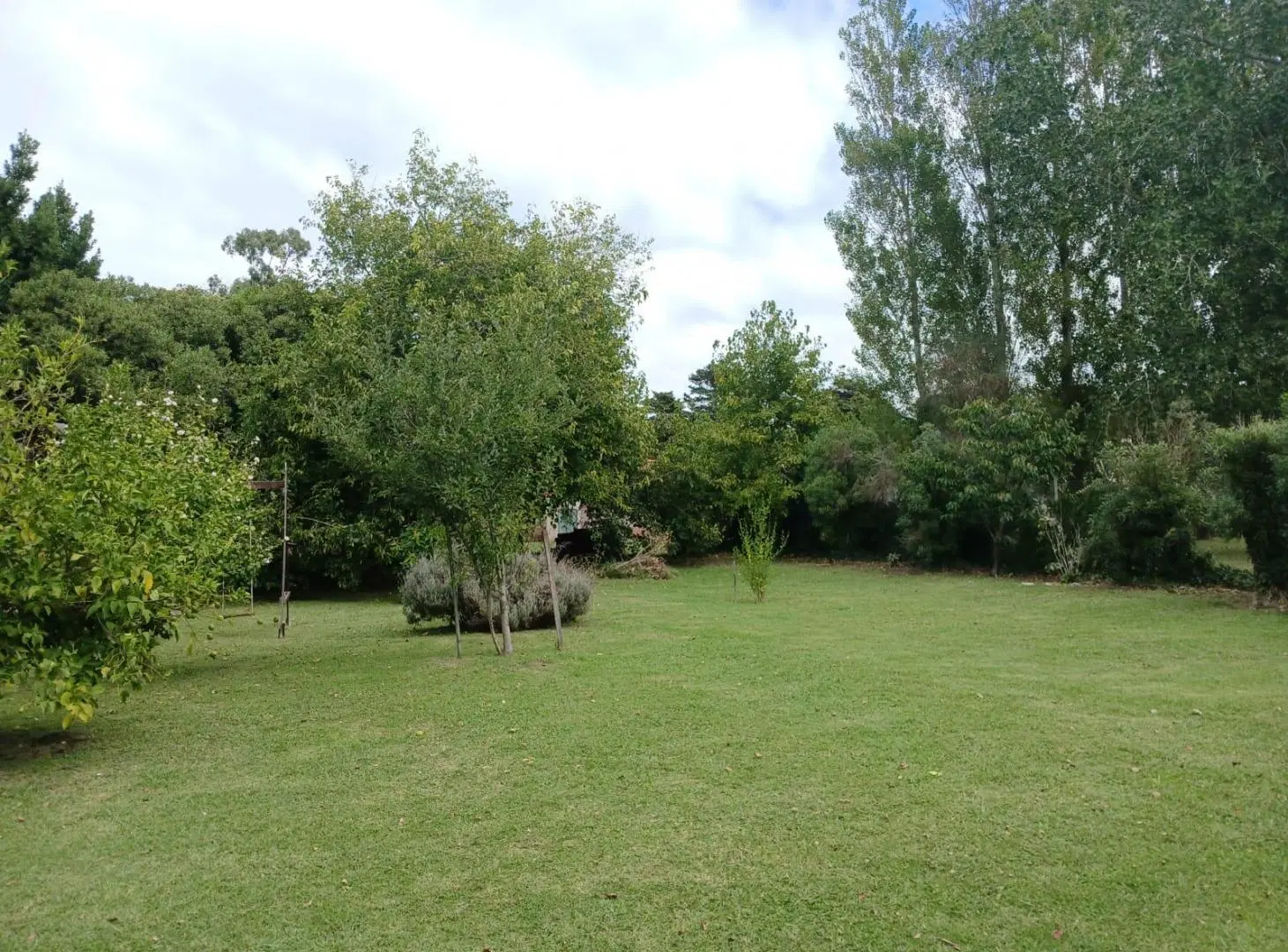 SE VENDE CASA CUATRO AMBIENTES MAS QUINCHO COMPLETO LOTE 1000MTS 4