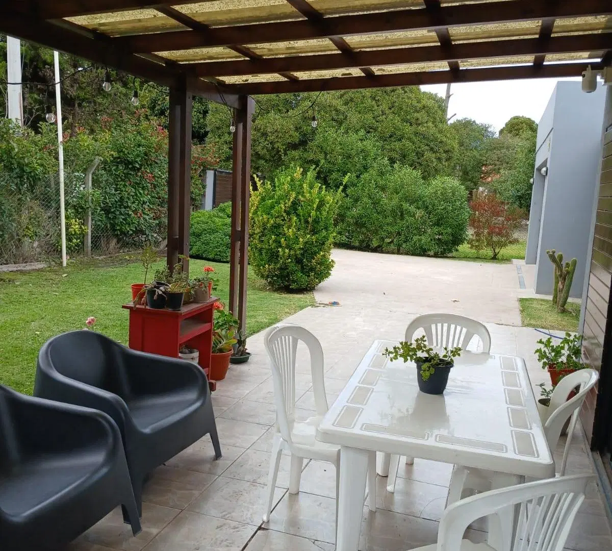SE VENDE CASA CUATRO AMBIENTES MAS QUINCHO COMPLETO LOTE 1000MTS 3