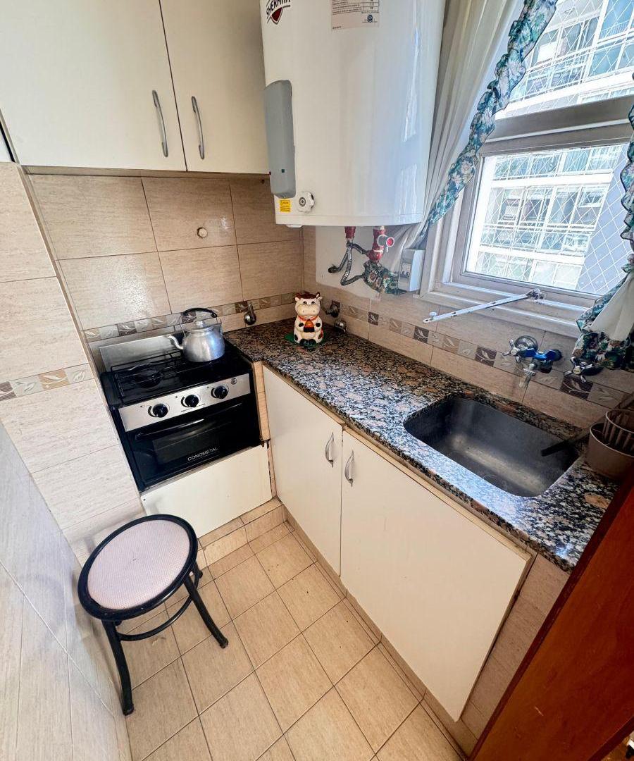 Foto de DEPARTAMENTO DE 1 AMBIENTE TERCER PISO CON BALCÓN A LA CALLE – PLAZA, imagen 5