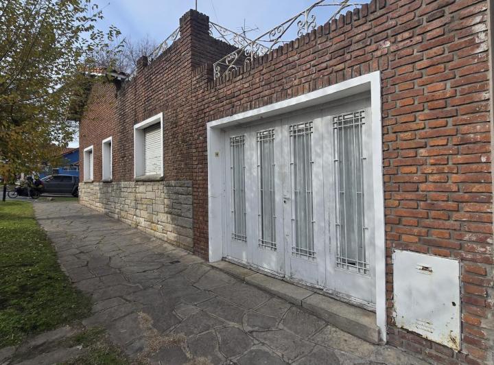 Venta Casa 3 Ambientes con cochera Zona Puerto 2