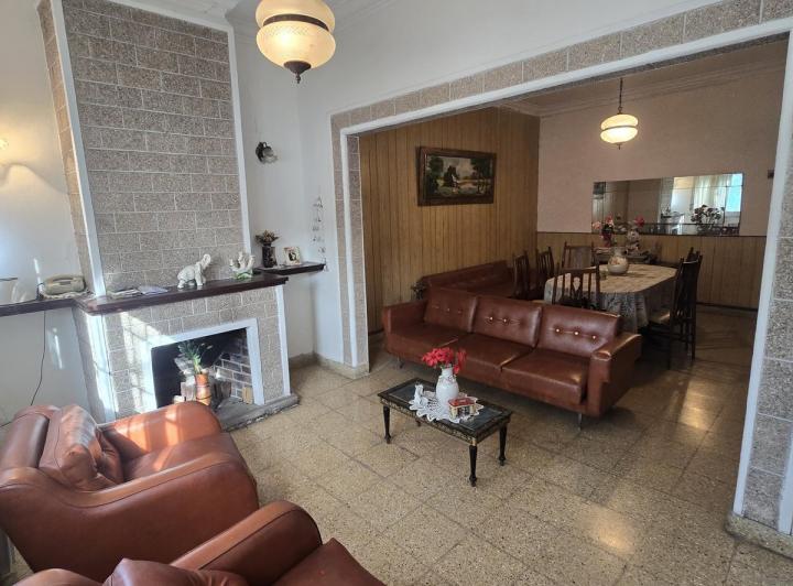 Venta Casa 3 Ambientes con cochera Zona Puerto 1