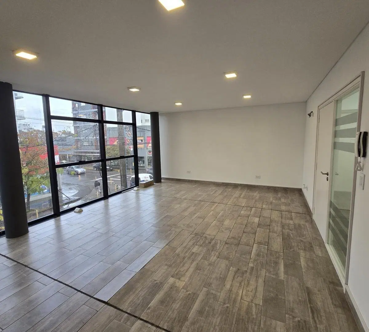 Alquiler 24 meses Oficina Comercial Zona Puerto 3
