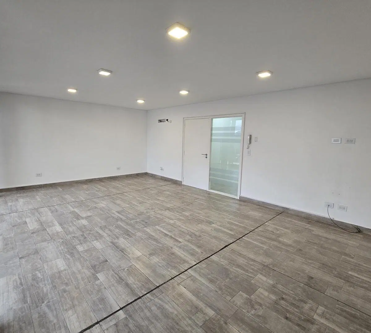 Alquiler 24 meses Oficina Comercial Zona Puerto 4