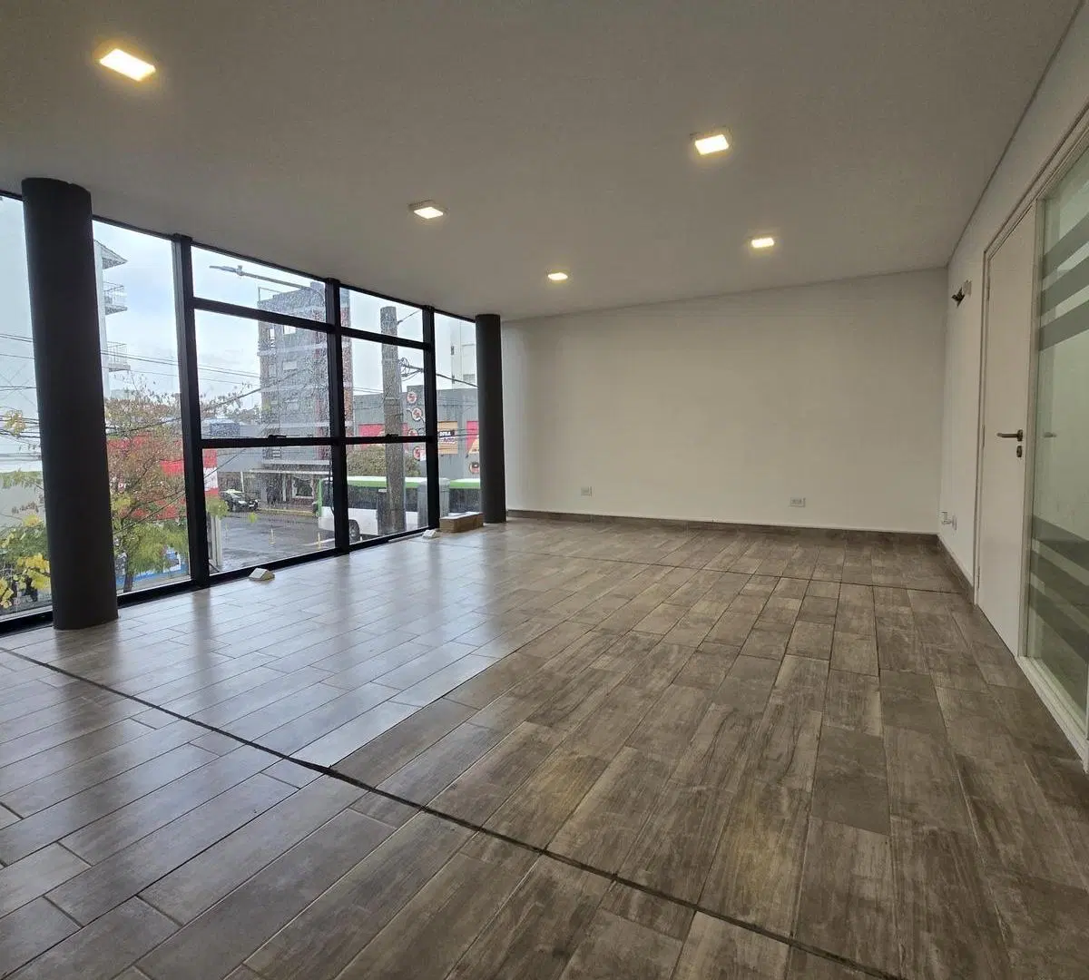 Alquiler 24 meses Oficina Comercial Zona Puerto 2