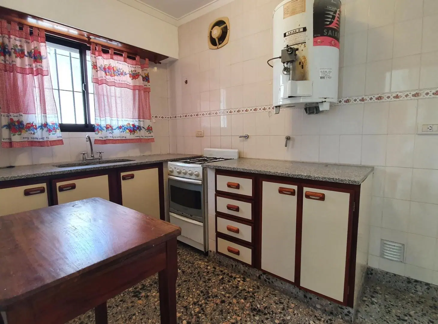 Alquiler 24 meses Casa 2 ambientes mas Local Zona Florencio Sanchez 2