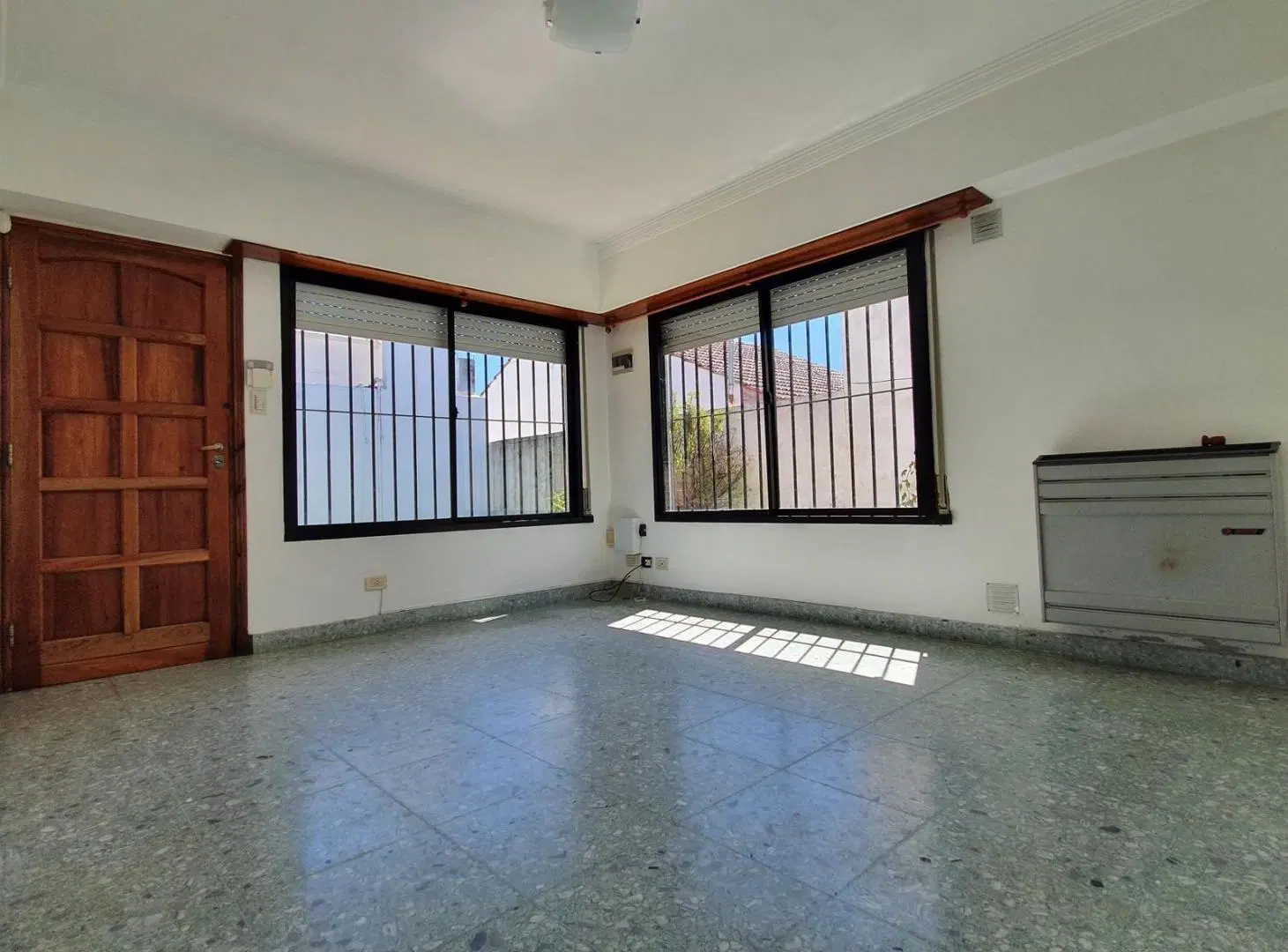 Alquiler 24 meses Casa 2 ambientes mas Local Zona Florencio Sanchez 1