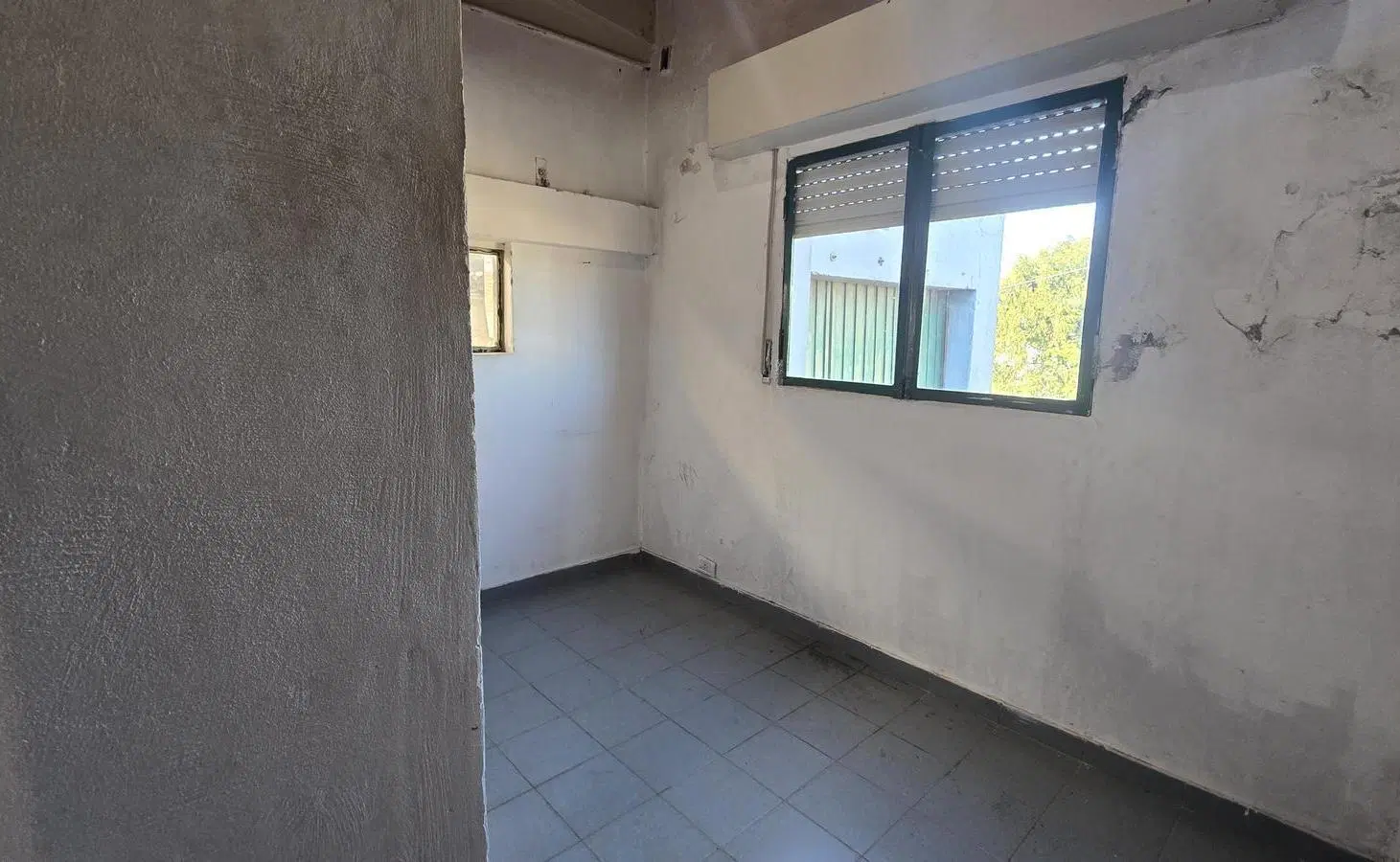 Alquiler 24 meses Galpón de 285 mts mas oficinas y patio Zona Polonia y Juan B. Justo 4