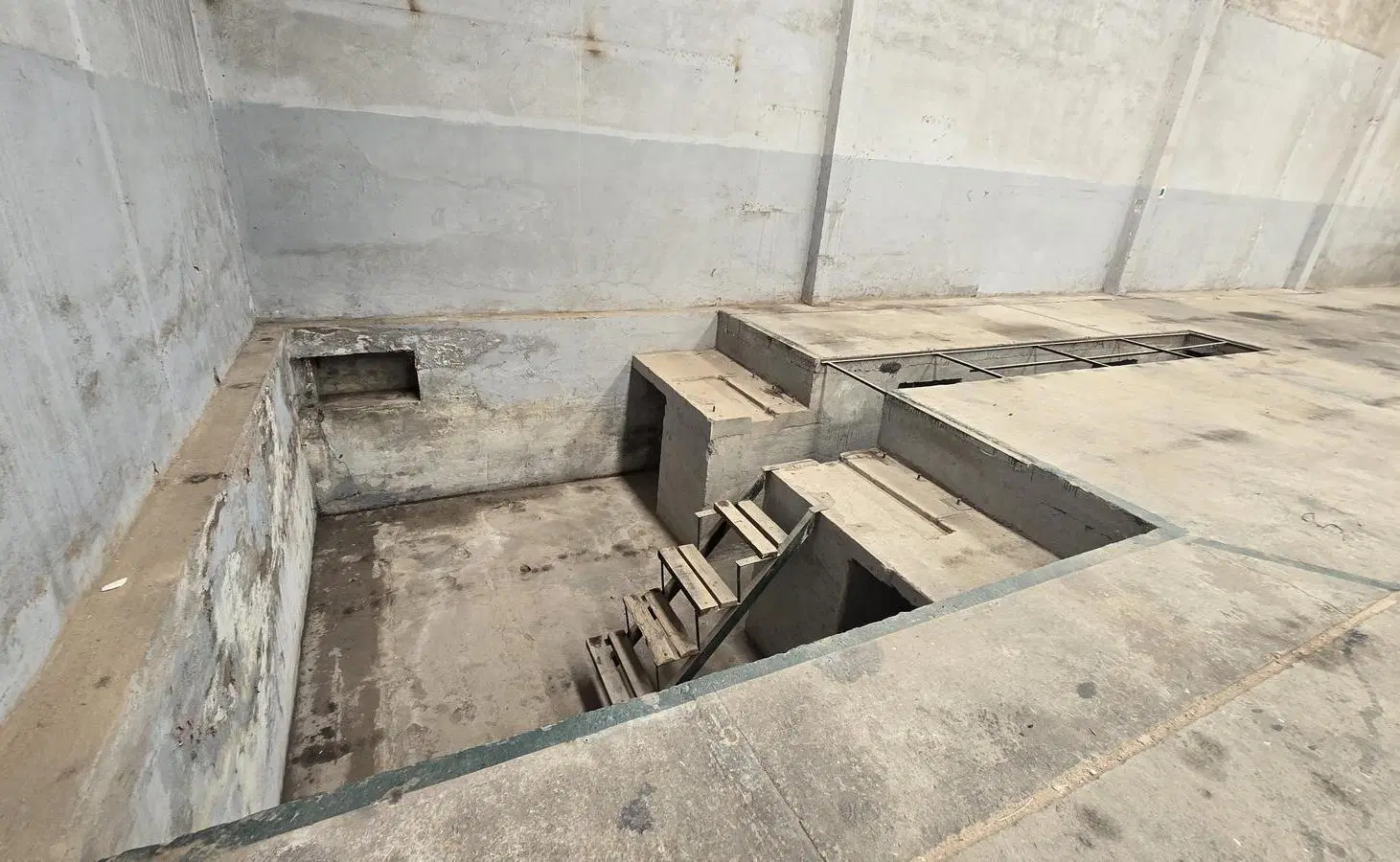 Alquiler 24 meses Galpón de 285 mts mas oficinas y patio Zona Polonia y Juan B. Justo 3