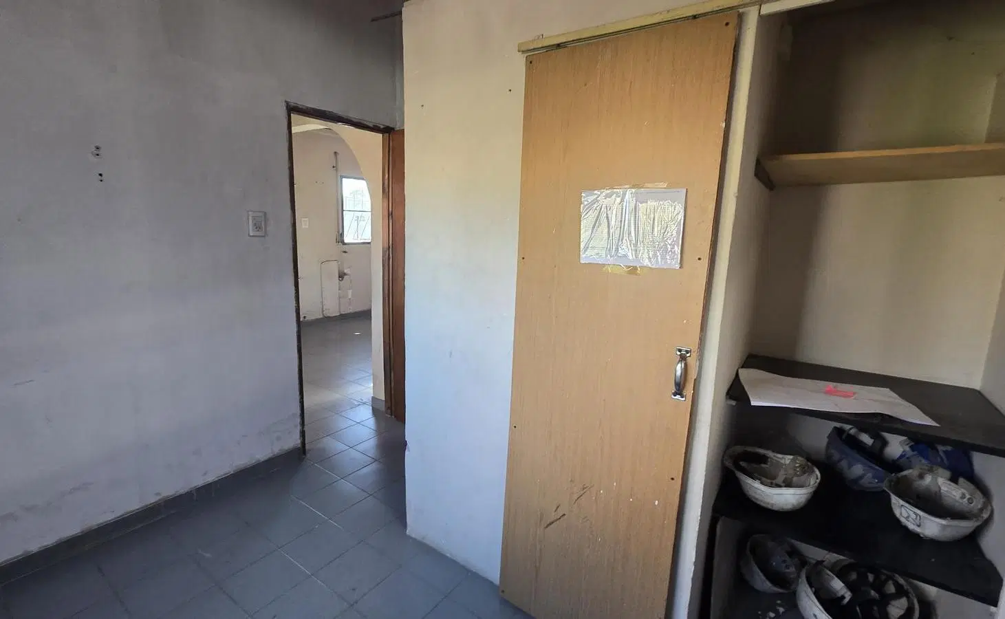 Alquiler 24 meses Galpón de 285 mts mas oficinas y patio Zona Polonia y Juan B. Justo 8