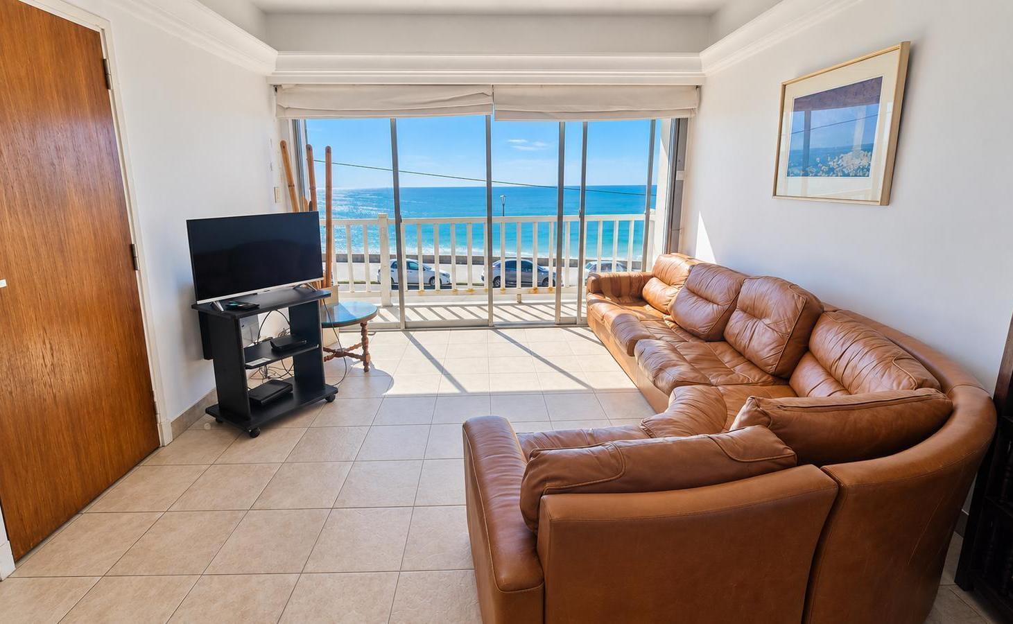 Foto de Venta Departamento 4 ambientes con vista al mar y cochera en La Perla, imagen 1