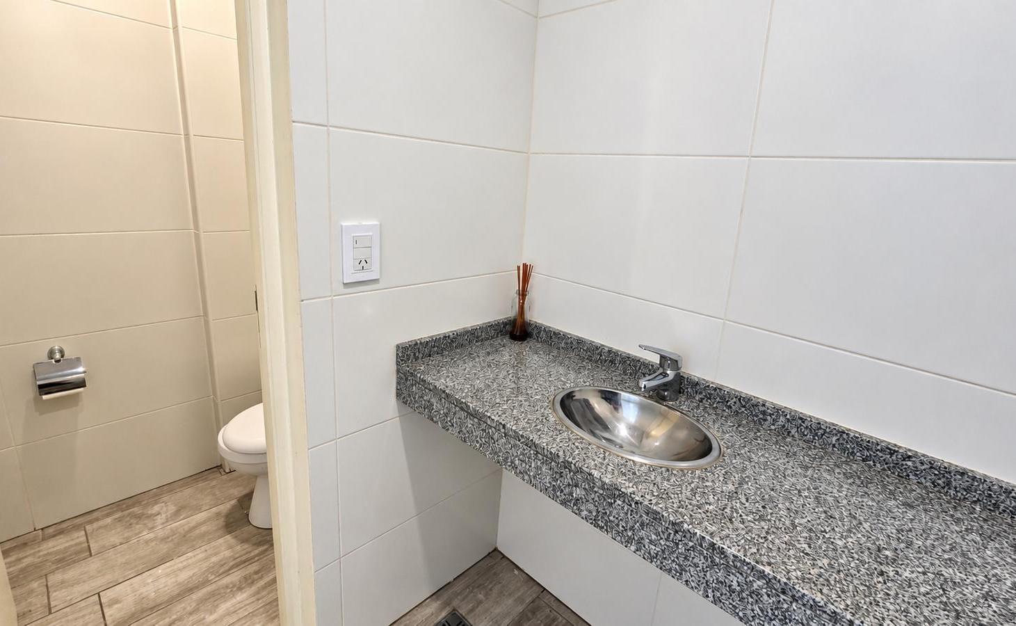 Foto de Alquiler 24 meses Oficina Comercial Zona Puerto, imagen 2