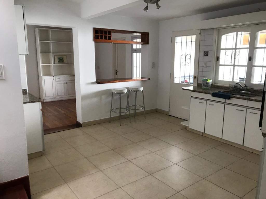 Amplia Casa de 5 Dorm. en Cerro de Las Rosas 2