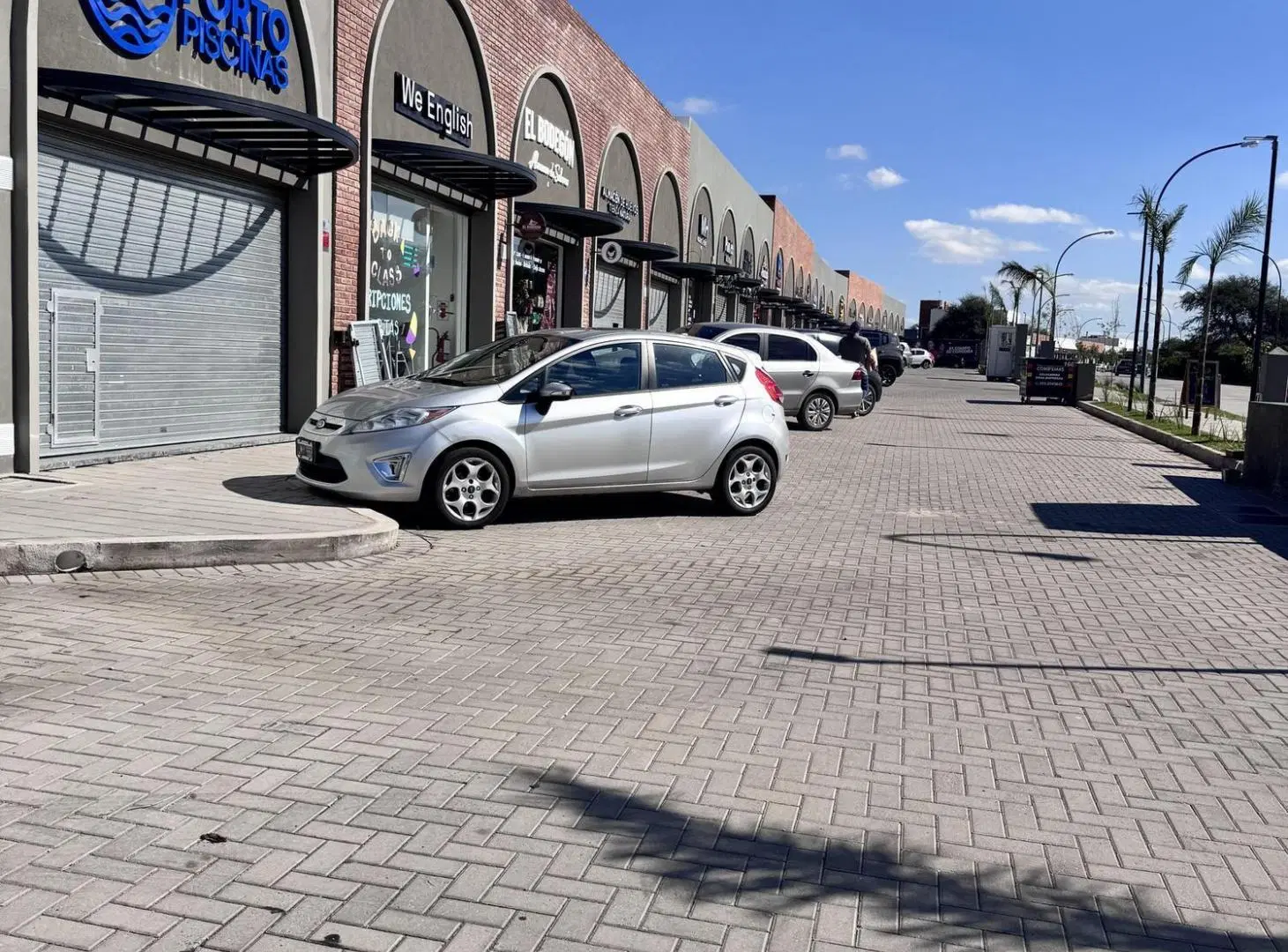 LOCAL EN VENTA - PASEO COMERCIAL ARCOS PLAZA - MANANTIALES I cRENTA ! 5