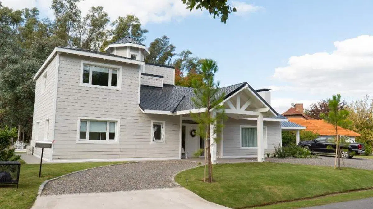 Excelente Casa 4 ambientes con doble cochera cubierta, galería con parrilla! 5