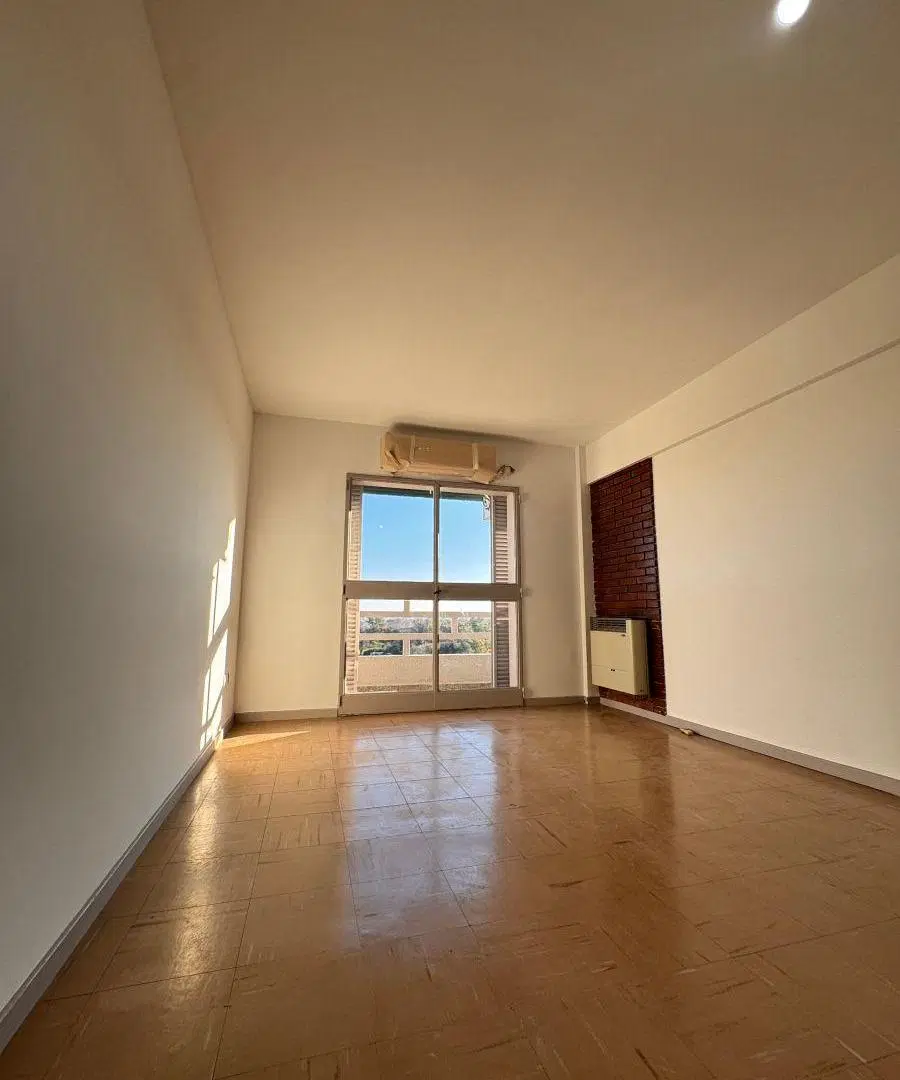 Excelente departamento 3 ambientes con balcón al frente , vista abierta ! 3