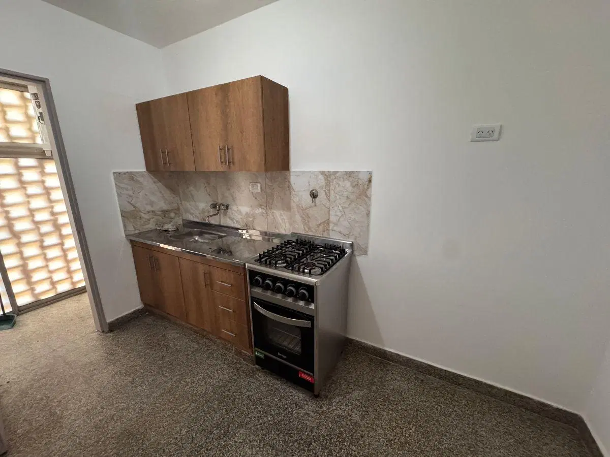 Excelente departamento 3 ambientes con balcón al frente , vista abierta ! 8