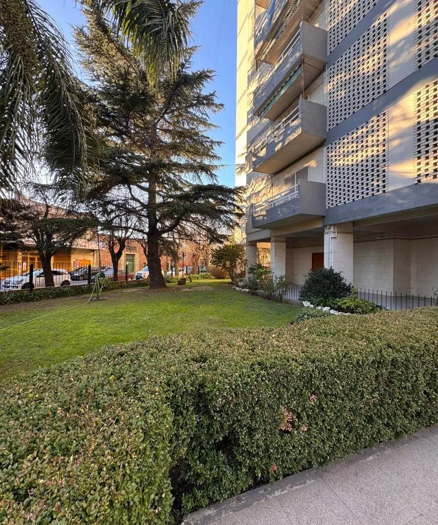 Excelente departamento 3 ambientes con balcón al frente , vista abierta ! 4
