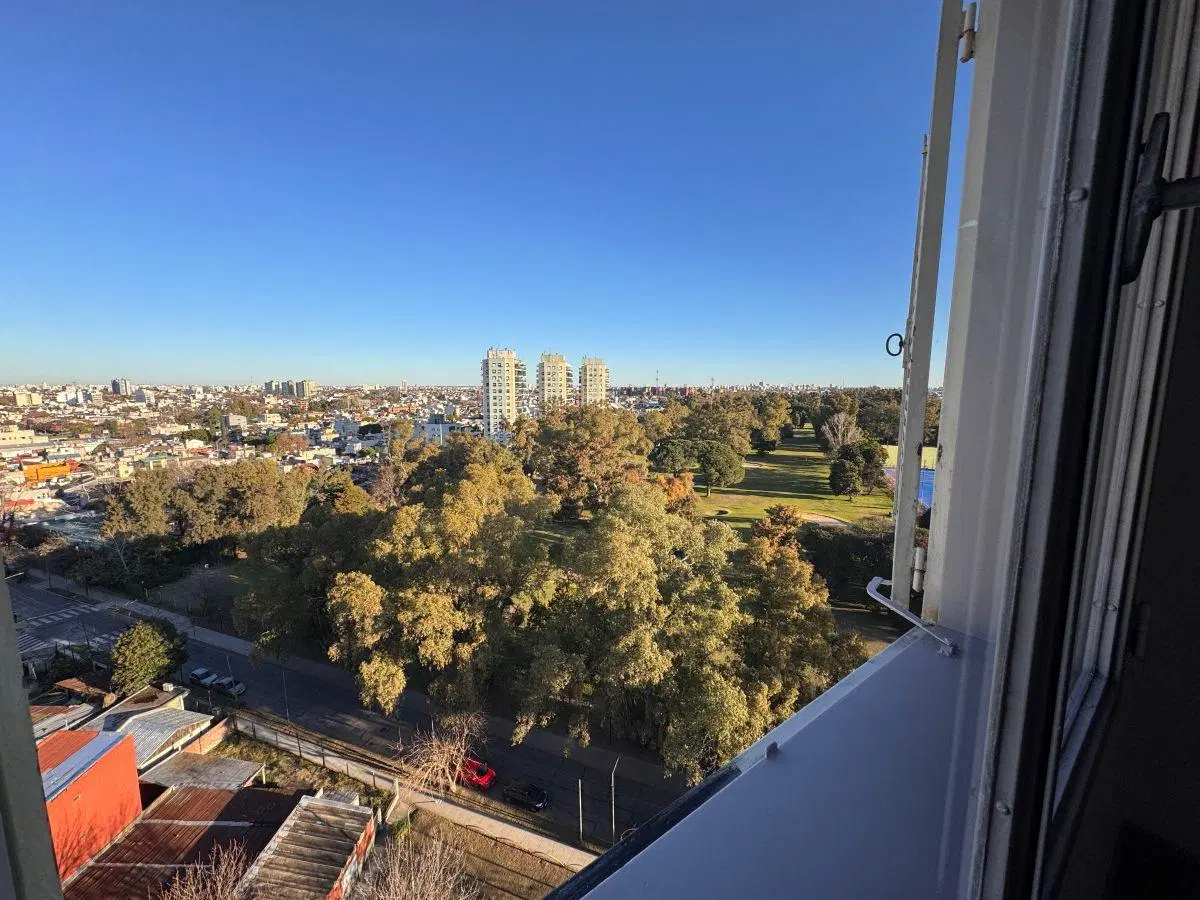 Excelente departamento 3 ambientes con balcón al frente , vista abierta ! 5