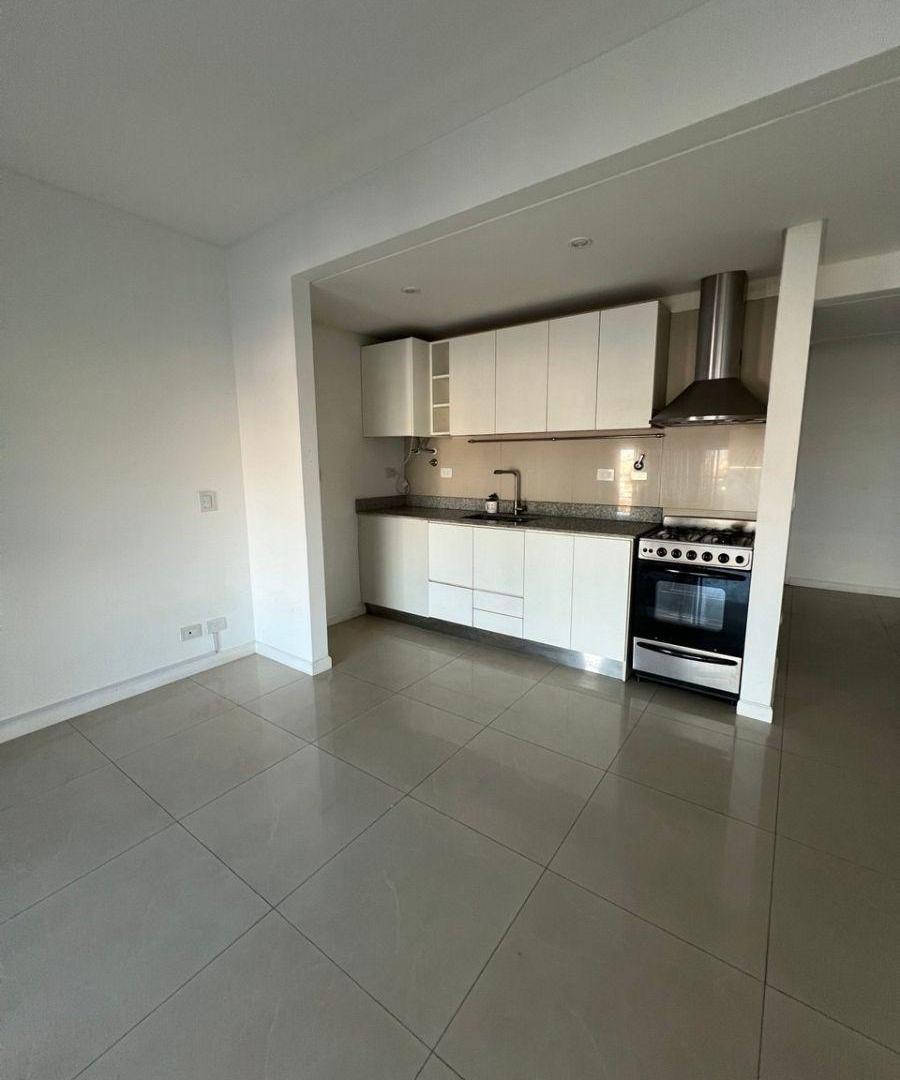 Foto de DEPARTAMENTO MONOAMBIENTE CON BALCON EXCELENTE UBICACIÓN!!, imagen 2