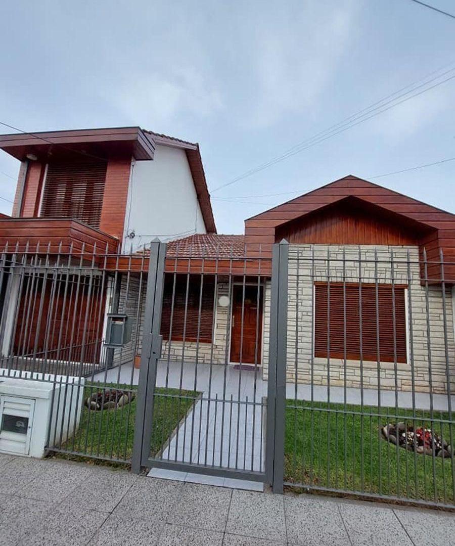 Venta PH tipo Chalet con patio - parrilla y terraza