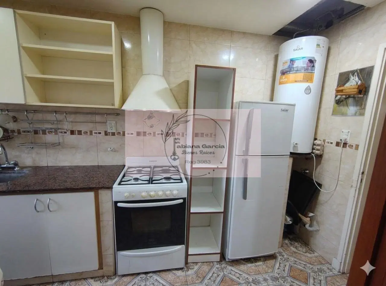 VENTA 3 Ambientes a la Calle en Esquina - Pleno Centro Comercial San Juan 4
