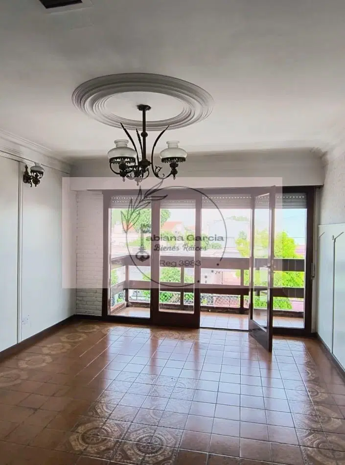 Excelente PH tipo chalet en planta alta. Venta 3