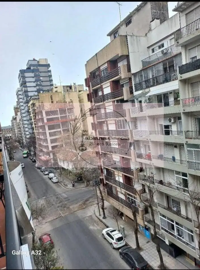 Ambiente Amplio con Balcon a La Calle en Sexto Piso! Muy Luminoso! 5