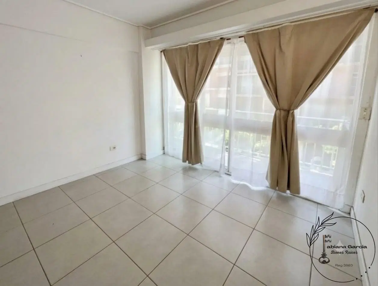 Venta Departamento 2 Amb con Dependencia · A 1 Cuadra del Mar · 3