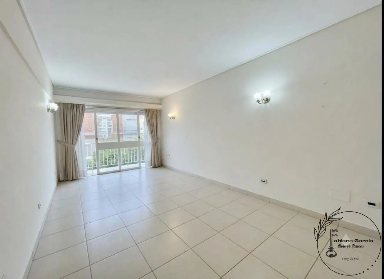 Venta Departamento 2 Amb con Dependencia · A 1 Cuadra del Mar · 4