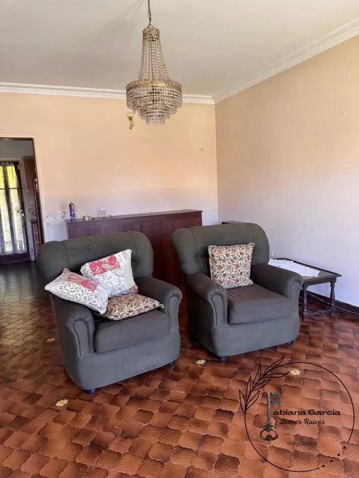 Chalet en Venta - 3 Ambientes + 2 Departamentos + Parque y Garage 3