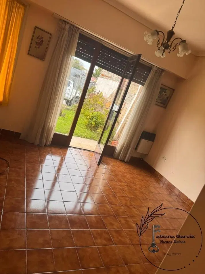 Chalet en Venta - 3 Ambientes + 2 Departamentos + Parque y Garage 4