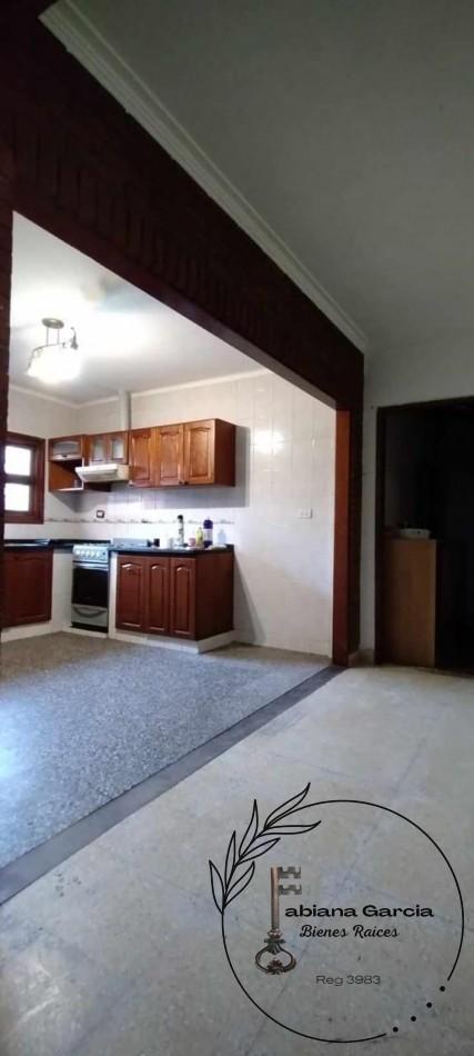 Foto de ¡Oportunidad en venta ! Chalet con quincho, 4 dormitorios y gran, imagen 1