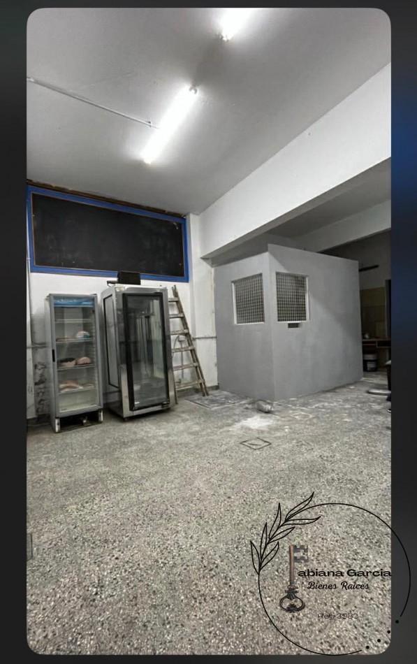 Foto de ALQUILER DE LOCAL EN ESQUINA - CHAMPAGNAT Y LIBERTAD, imagen 1
