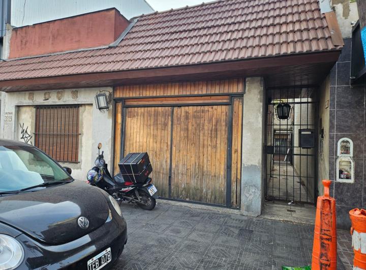 CIUDADELA- LOTE CON DOS PH IDEAL PARA DOS FAMILIAS.