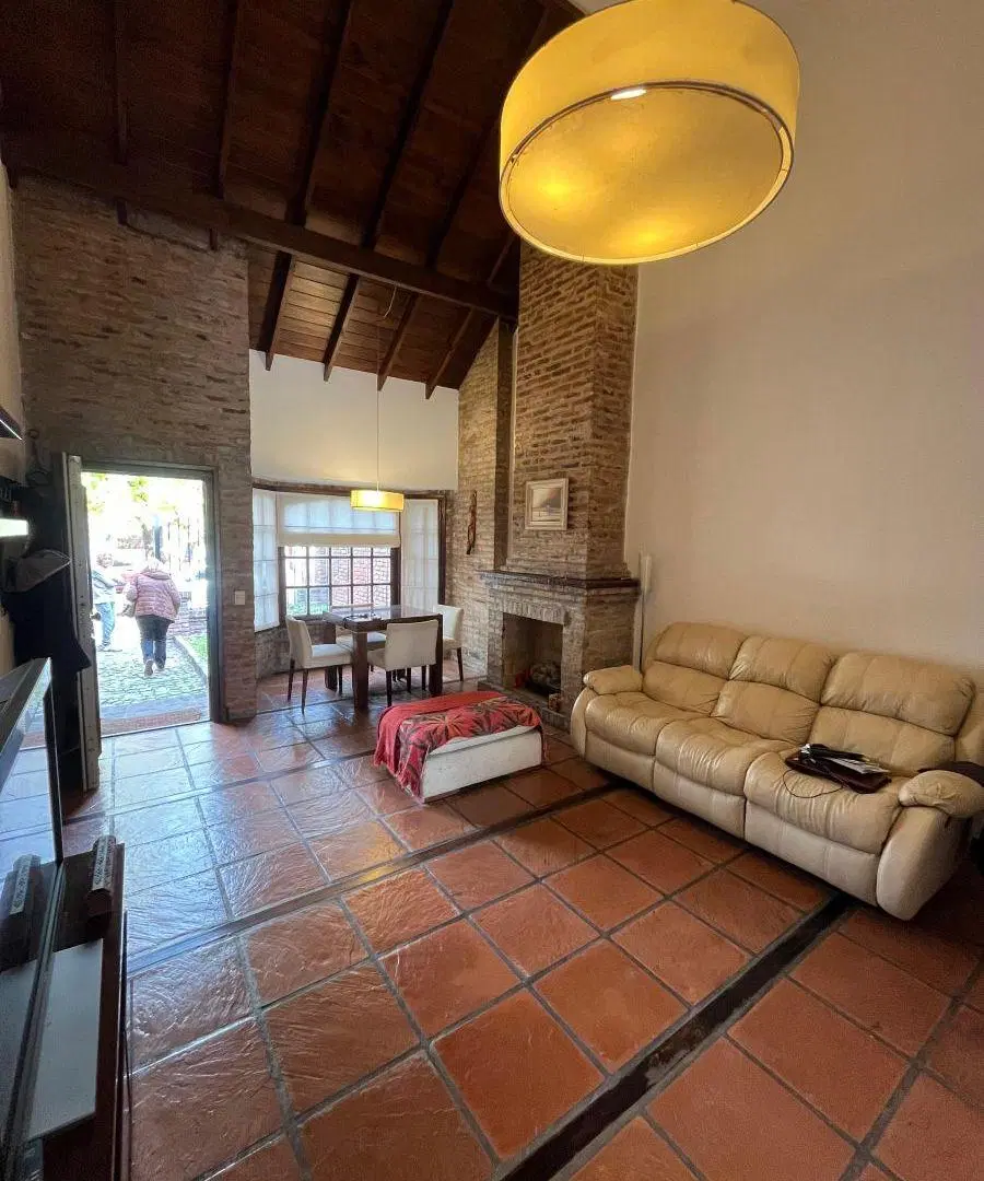 VILLA DEVOTO -EXCELENTE CHALET DE 2 PLANTAS CON PILETA ,QUINCHO Y PARRILLA 4