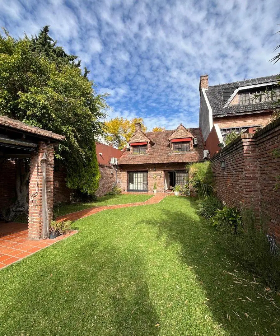 VILLA DEVOTO -EXCELENTE CHALET DE 2 PLANTAS CON PILETA ,QUINCHO Y PARRILLA 5