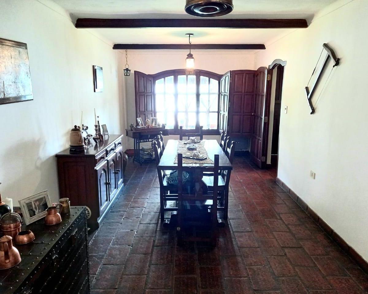 Casa 4 ambientes 3 dormitorios jardin Castelar